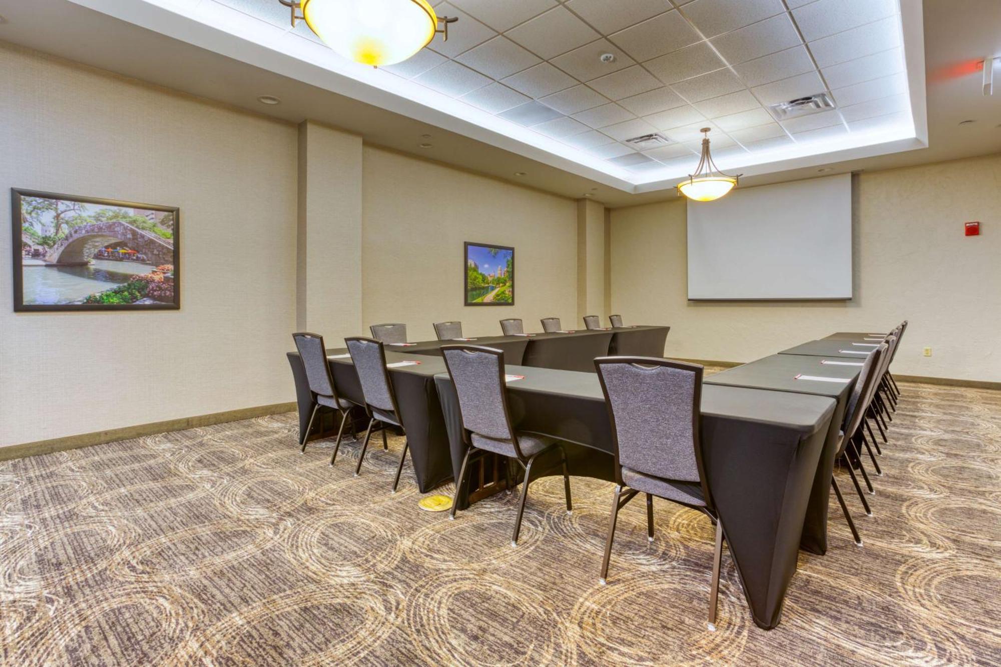 Hotel Drury Inn&suites Near La Cantera 3*