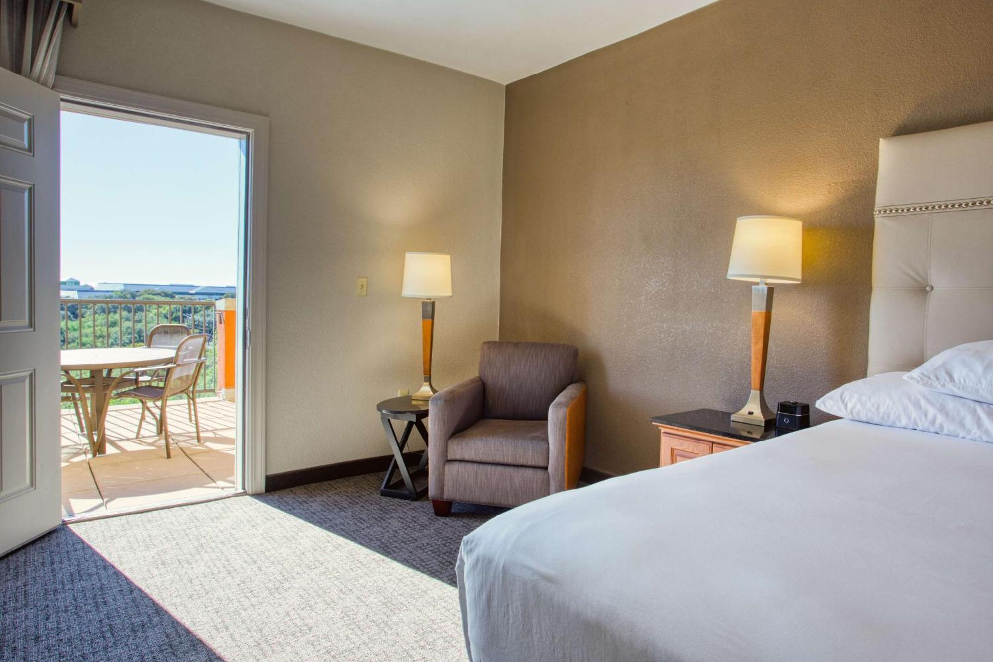 Drury Inn&suites Near La Cantera