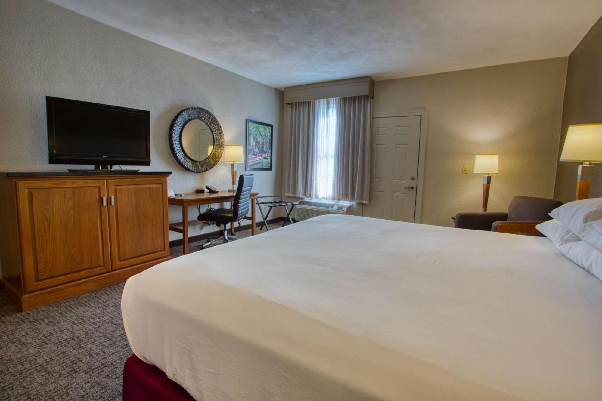 Drury Inn&suites Near La Cantera Hotel